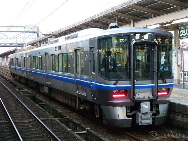 北陸地区で運用されているJR西日本の521系。一部の車両はあいの風とやま鉄道など北陸本線の経営を引き継ぐ第三セクターに譲渡される。