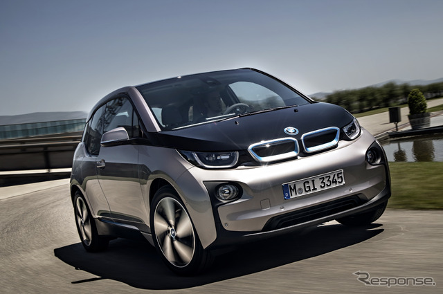 BMWジャパン、駐日ドイツ大使館にBMW i3を納入