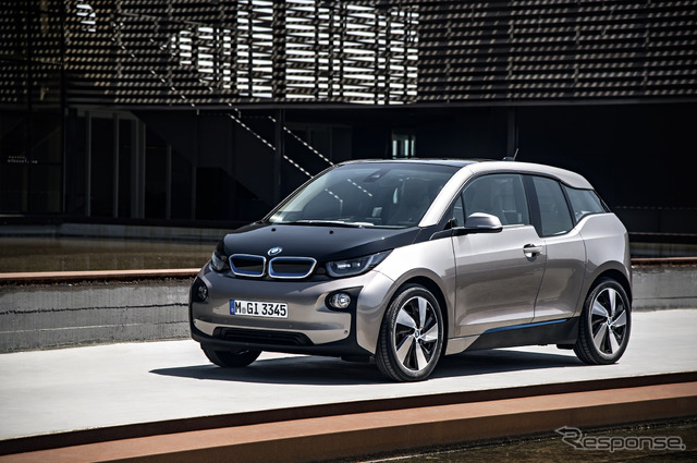 BMWジャパン、駐日ドイツ大使館にBMW i3を納入