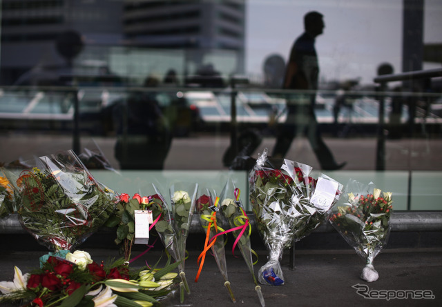 マレーシア航空17便事故により花束が手向けられた（アムステルダム）