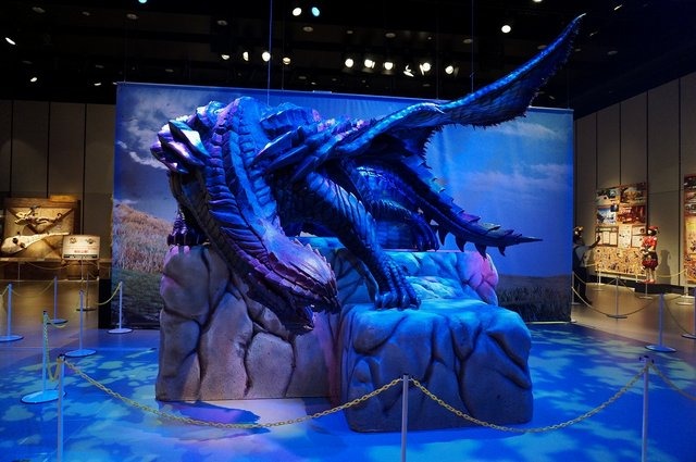 「モンスターハンター展」の内部に潜入!初代『MH』構想時の資料やUSJによる造形物などがビッシリ!