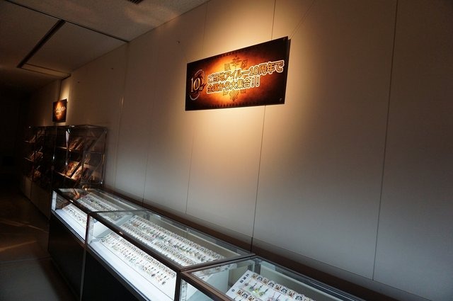 「モンスターハンター展」の内部に潜入!初代『MH』構想時の資料やUSJによる造形物などがビッシリ!