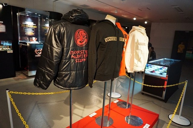 「モンスターハンター展」の内部に潜入!初代『MH』構想時の資料やUSJによる造形物などがビッシリ!