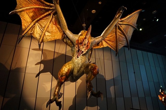 「モンスターハンター展」の内部に潜入!初代『MH』構想時の資料やUSJによる造形物などがビッシリ!