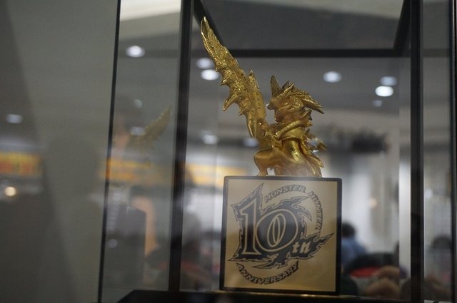 「モンスターハンター展」の内部に潜入!初代『MH』構想時の資料やUSJによる造形物などがビッシリ!