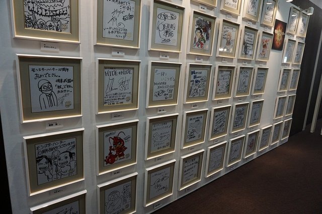 「モンスターハンター展」の内部に潜入!初代『MH』構想時の資料やUSJによる造形物などがビッシリ!