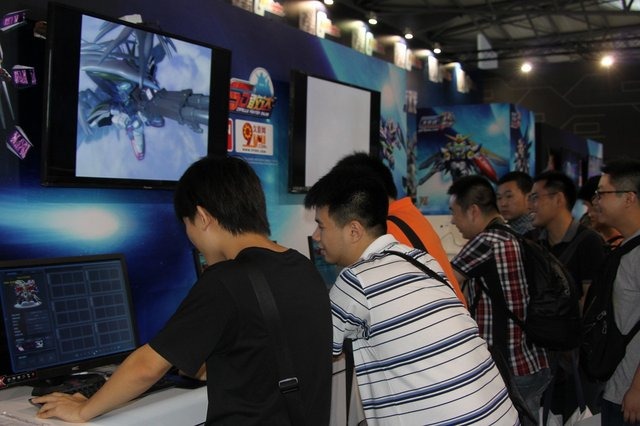 【China Joy 2014】中国のガンダムファンが集結!? 久遊網ブースではザク頭部がお出迎え