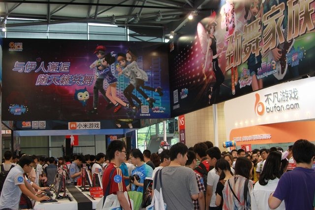 【China Joy 2014】中国のガンダムファンが集結!? 久遊網ブースではザク頭部がお出迎え