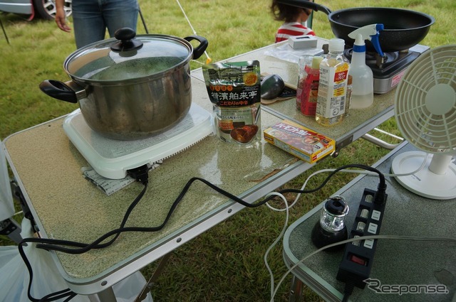 IHクッキングヒーターで、カレーの具材を煮込み中