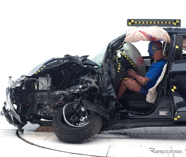 日産 ジュークの米IIHSスモールオーバーラップ衝突テスト