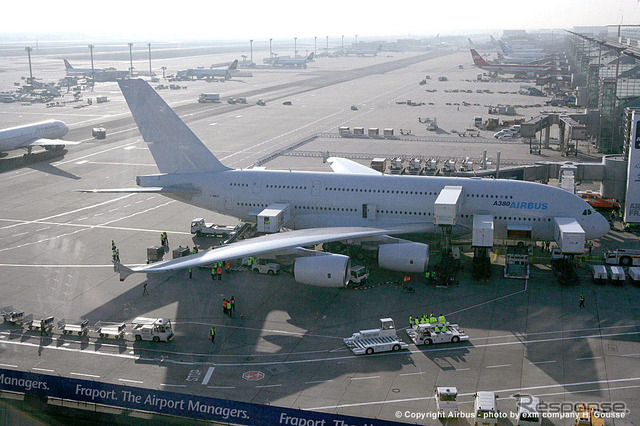 巨人機エアバス A380、世界デビュー