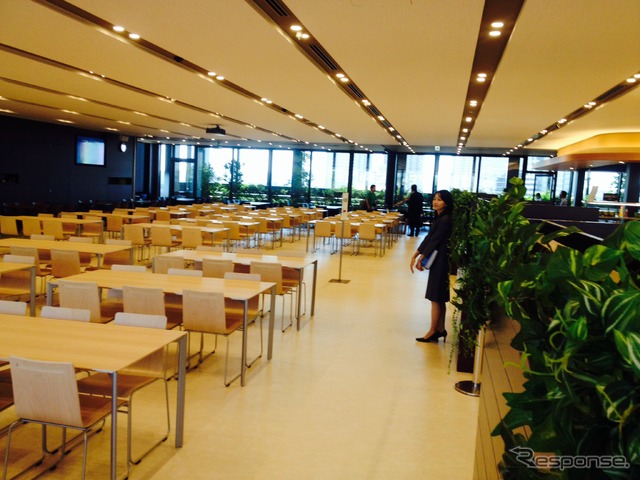 富士重工　新本社の社員食堂