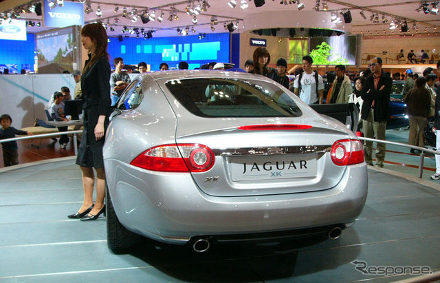 【東京モーターショー05】ジャガー XK 新型、早くも来日で人気