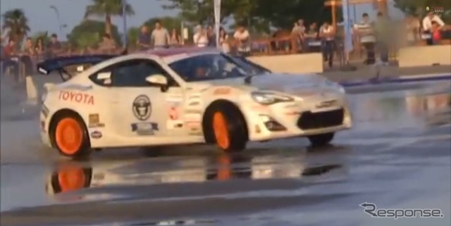 連続ドリフト走行のギネス記録に挑むトヨタ 86