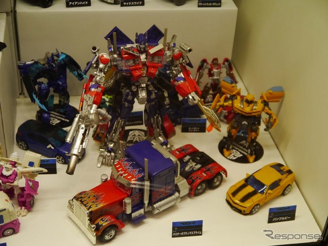 【トランスフォーマー博】身長7mのオプティマスプライムに武井壮が吠える