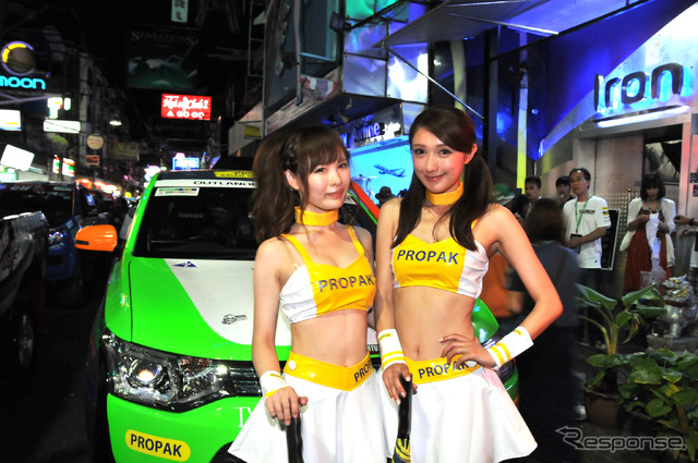 三菱 アウトランダー PHEV(アジアクロスカントリーラリー14)