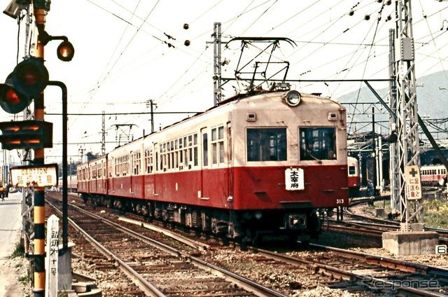 大牟田線で運転されていた頃の313形。現存する315号編成が写真の旧塗装に塗り替えられ、5月23日から運転を開始している。2015年1月に引退する予定。