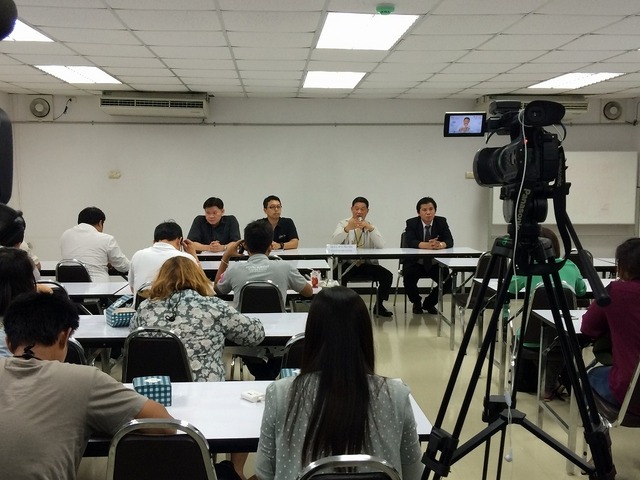 13日の記者会見