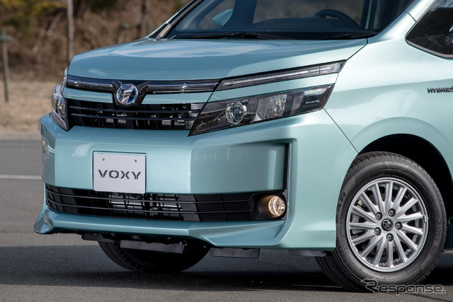 トヨタ・ヴォクシー ハイブリッド V