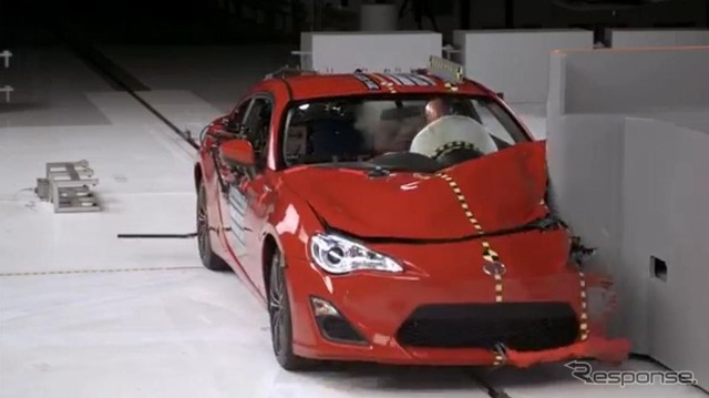サイオンFR-S(トヨタ86)の米IIHSスモールオーバーラップ衝突テスト