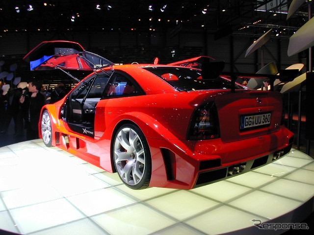 【ジュネーブ・ショー2001続報】オペルの300km/hガルウイング・ストリートカー