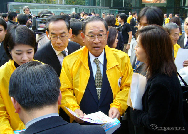 小枝自工会会長らが街頭で税制の署名呼びかけ