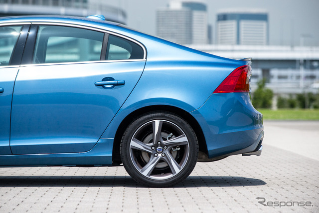 ボルボ・S60 T4 R-DESIGN PLUS