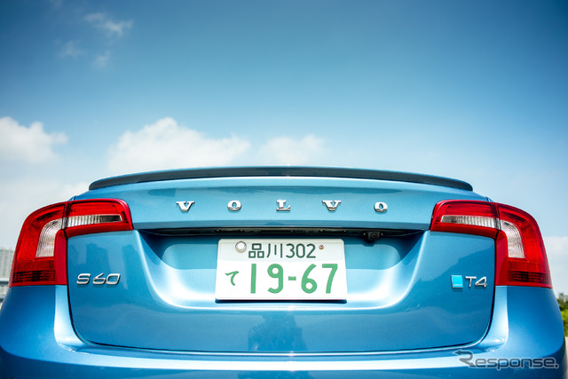 ボルボ・S60 T4 R-DESIGN PLUS
