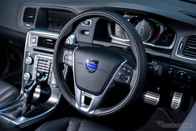 ボルボ・S60 T4 R-DESIGN PLUS