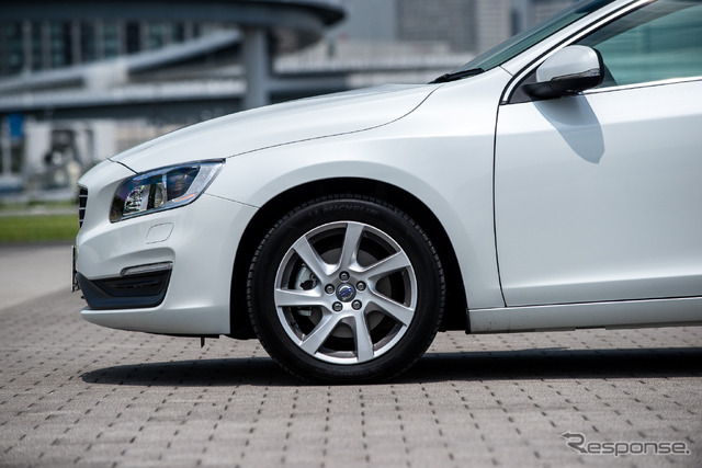 ボルボ V60 T4 ラグジュアリーエディション