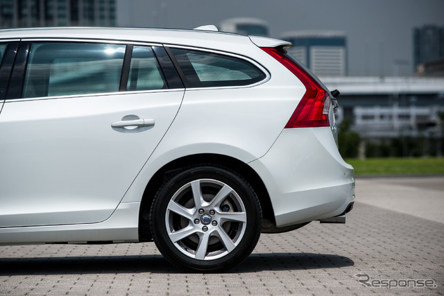 ボルボ V60 T4 ラグジュアリーエディション