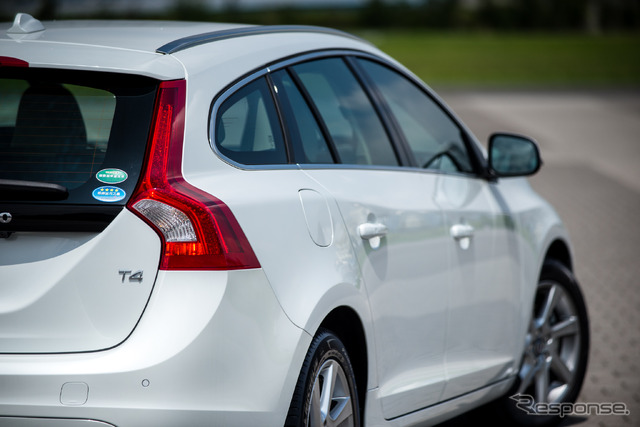 ボルボ V60 T4 ラグジュアリーエディション