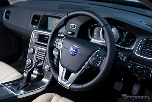 ボルボ V60 T4 ラグジュアリーエディション
