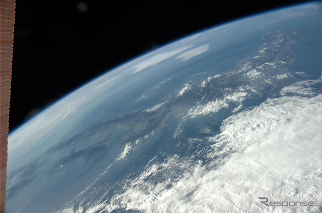 トークショーで宇宙から地球の姿を数多く撮影し、Twitterで紹介していると話した若田宇宙飛行士。4月14日に掲載した日本列島の写真。
