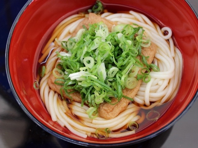 京料亭の冷やしきつねおうどん(奈良県/三輪山勝製麺)