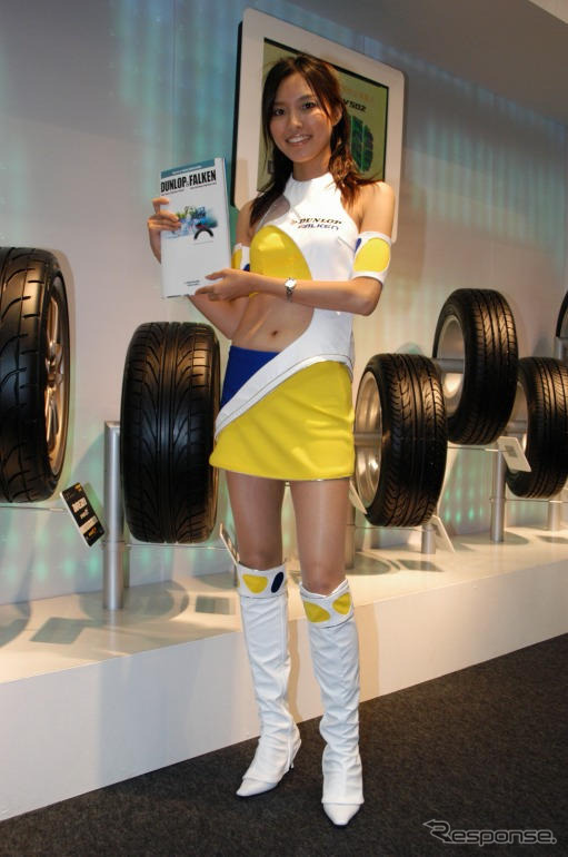 【東京モーターショー05】コンパニオン写真蔵…その72、ぶいっ