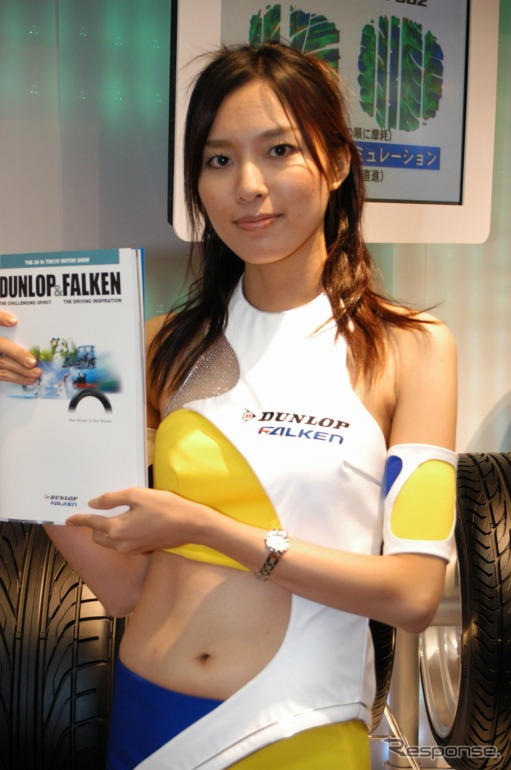 【東京モーターショー05】コンパニオン写真蔵…その72、ぶいっ