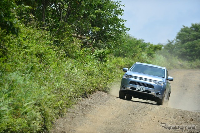 三菱 アウトランダーPHEV