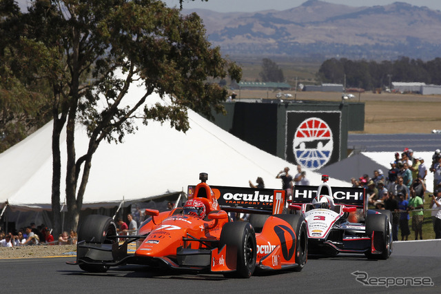 決勝3位のパジェノー。後ろはポイントランク2位のカストロネベス(今回18位)写真:Honda