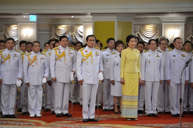 タイ軍政トップが首相就任 「組閣は10月末までに」