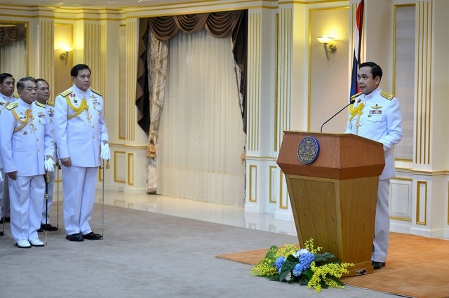 タイ軍政トップが首相就任 「組閣は10月末までに」