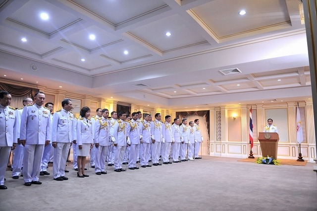 タイ軍政トップが首相就任 「組閣は10月末までに」