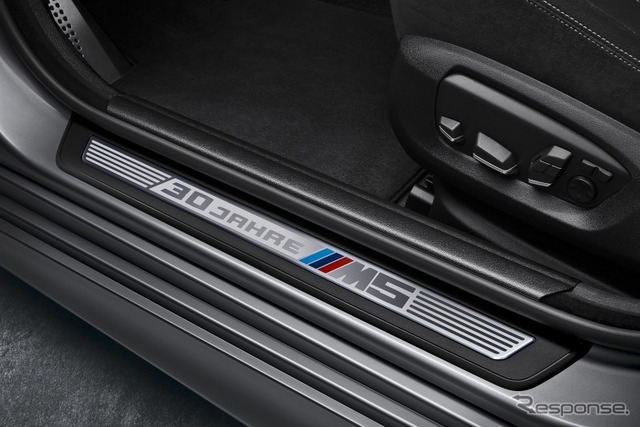 BMW・30 Jahre(ドライスィヒ・ヤーレ)M5