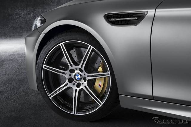 BMW・30 Jahre(ドライスィヒ・ヤーレ)M5