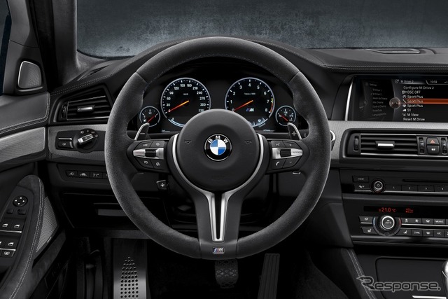 BMW・30 Jahre(ドライスィヒ・ヤーレ)M5