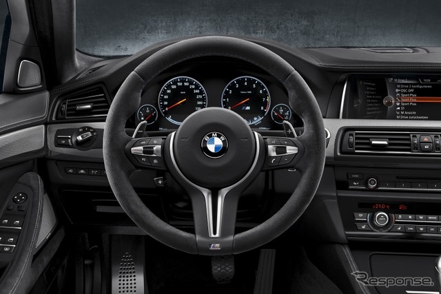 BMW・30 Jahre(ドライスィヒ・ヤーレ)M5