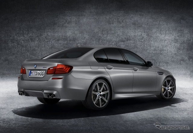 BMW・30 Jahre(ドライスィヒ・ヤーレ)M5