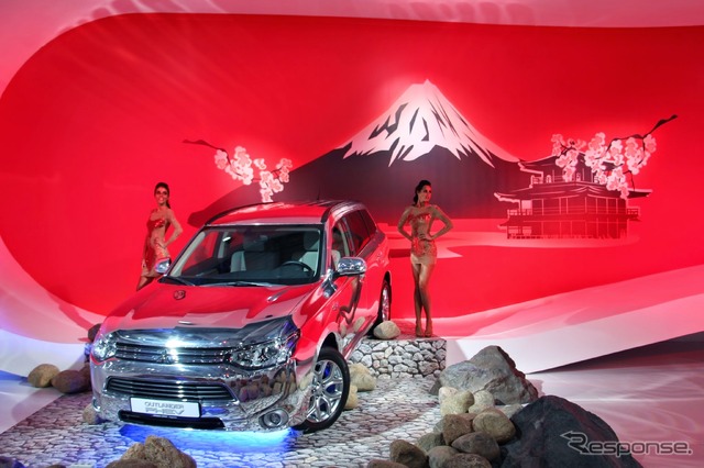 三菱 アウトランダーPHEV(モスクワモーターショー14)