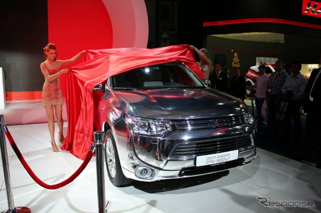 三菱 アウトランダーPHEV(モスクワモーターショー14)