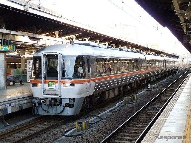 JR東海は秋季の臨時列車として、中央本線方面の特急『ワイドビューしなの』や高山本線方面の特急『ワイドビューひだ』なども増発する。写真は『ワイドビューひだ』